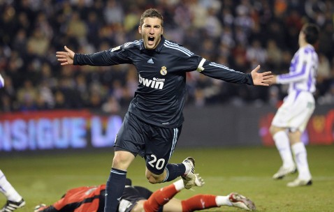 体育竞猜网站-凯恩回归赛场势不可挡，首秀状态炸裂引FPX观众沸腾！炸裂首秀！凯恩战神归来引爆FPX观赛热潮