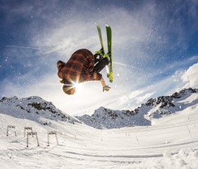 开云体育-绿茵场上的祈祷，当敌对之心被温情融化，绿茵场上的祈祷，敌对之心被温情融化