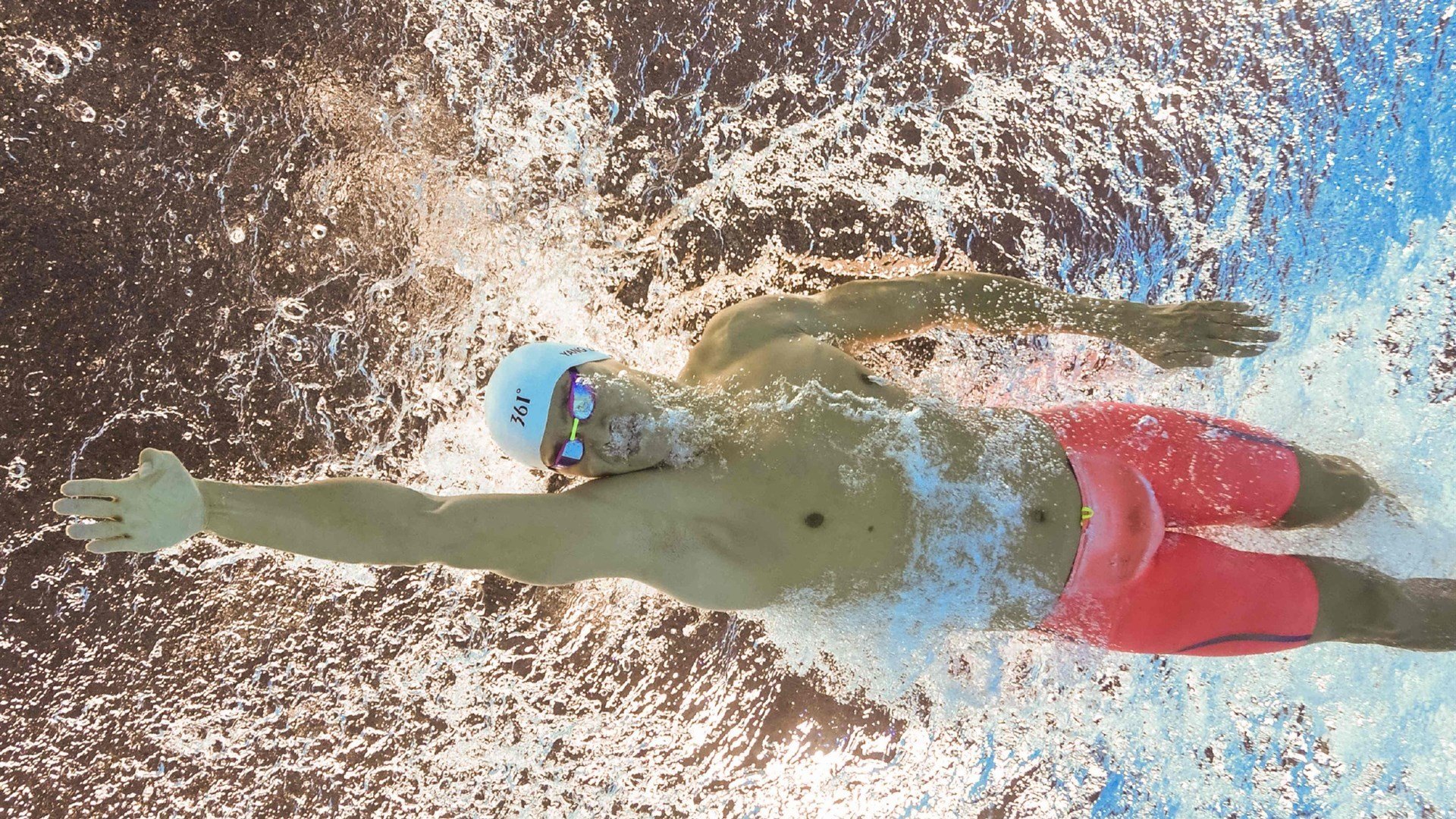 萨拉赫绝境铁闸，惊魂一刻铸就胜利，沉默防守引爆全球热议，萨拉赫绝境铁闸定胜局，沉默防守震撼全球